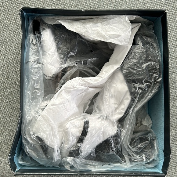 Bernardo Raleigh black suede platform block heels Size 10 M - Picture 10 of 15